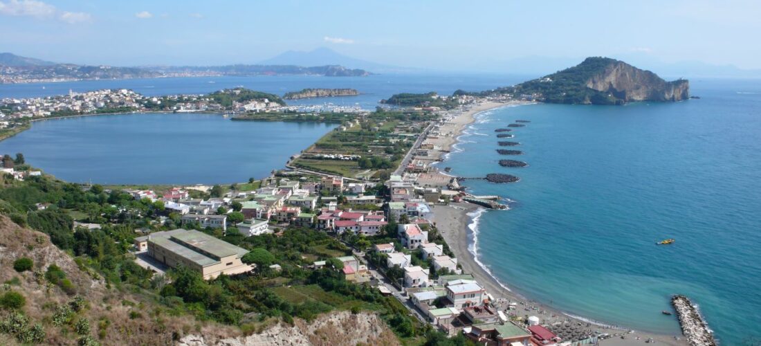 La terra trema ancora, a Bacoli tutti in strada per una scossa di grado 3.9