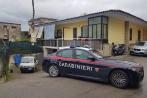 VIDEO Giugliano, Varcaturo: si era sottratto all’ordine di carcerazione, Carabinieri arrestano catturando pronto alla fuga