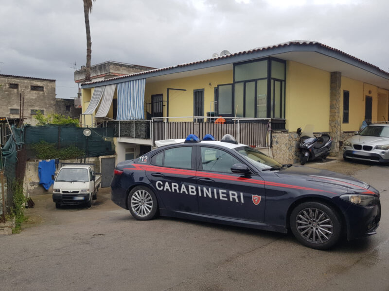 VIDEO Giugliano, Varcaturo: si era sottratto all’ordine di carcerazione, Carabinieri arrestano catturando pronto alla fuga