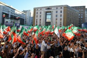 L’omaggio a Berlusconi apre la kermesse di Forza Italia a Napoli