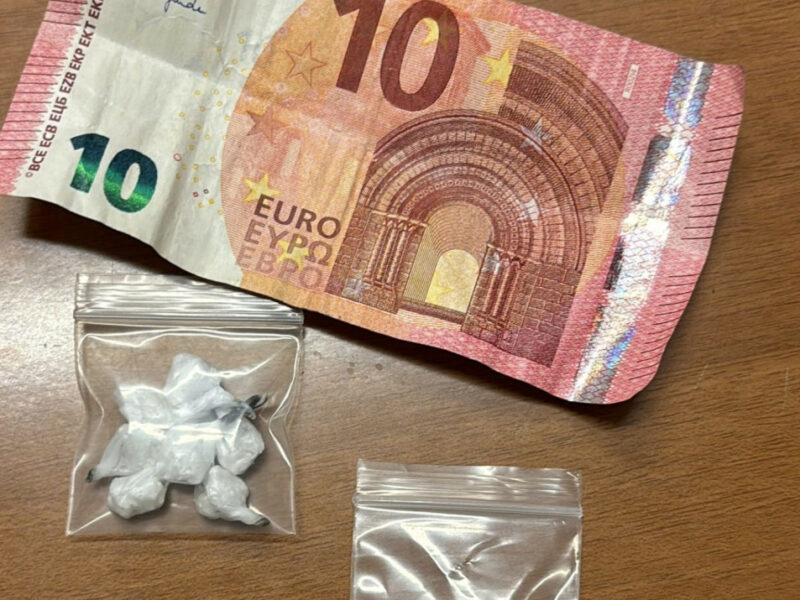 Droga shop a Barra, controlli a tappeto della Polizia: arrestata una pusher