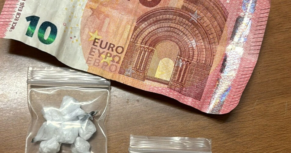 Droga shop a Barra, controlli a tappeto della Polizia: arrestata una pusher