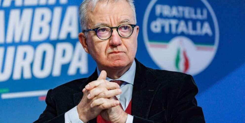 Il sottosegretario Mantovano nella Terra dei fuochi: farà un punto sul contrasto al fenomeno