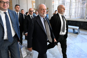 De Laurentiis attacca Dazn: “In quella rete lavorano telecronisti filoromanisti”