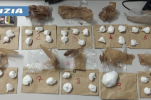 Droga shop a Ischia: fermato dalla Polizia, nello scooter aveva dosi di cocaina